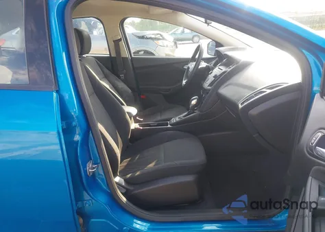 2015 Ford Focus Se z USA, uszkodzony, nr VIN 1FADP3F25FL287713